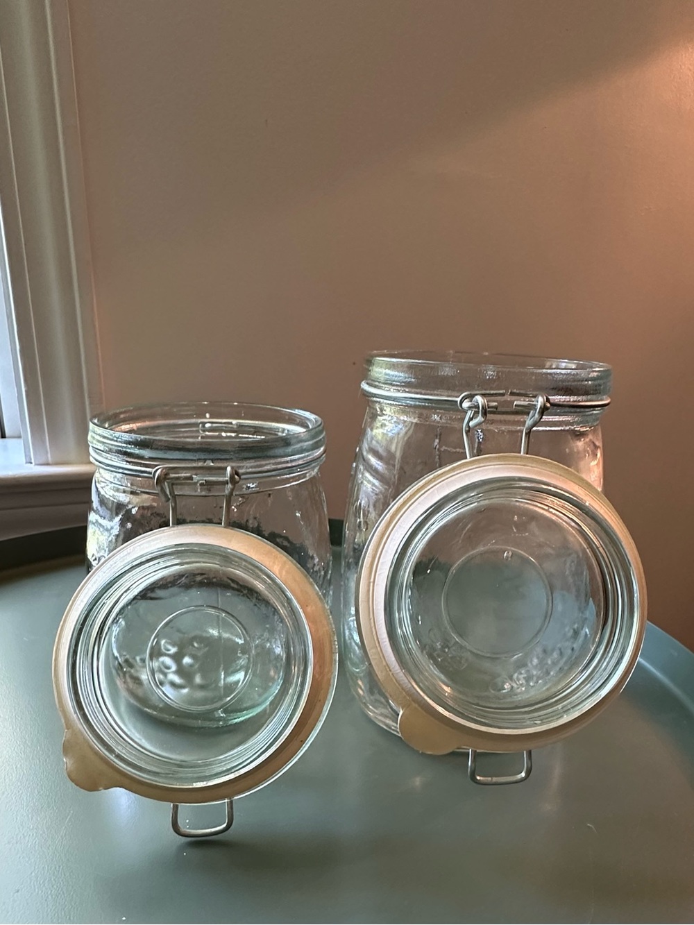 Set of two glass vintage jars with metal clasps - Picture 3 of 9